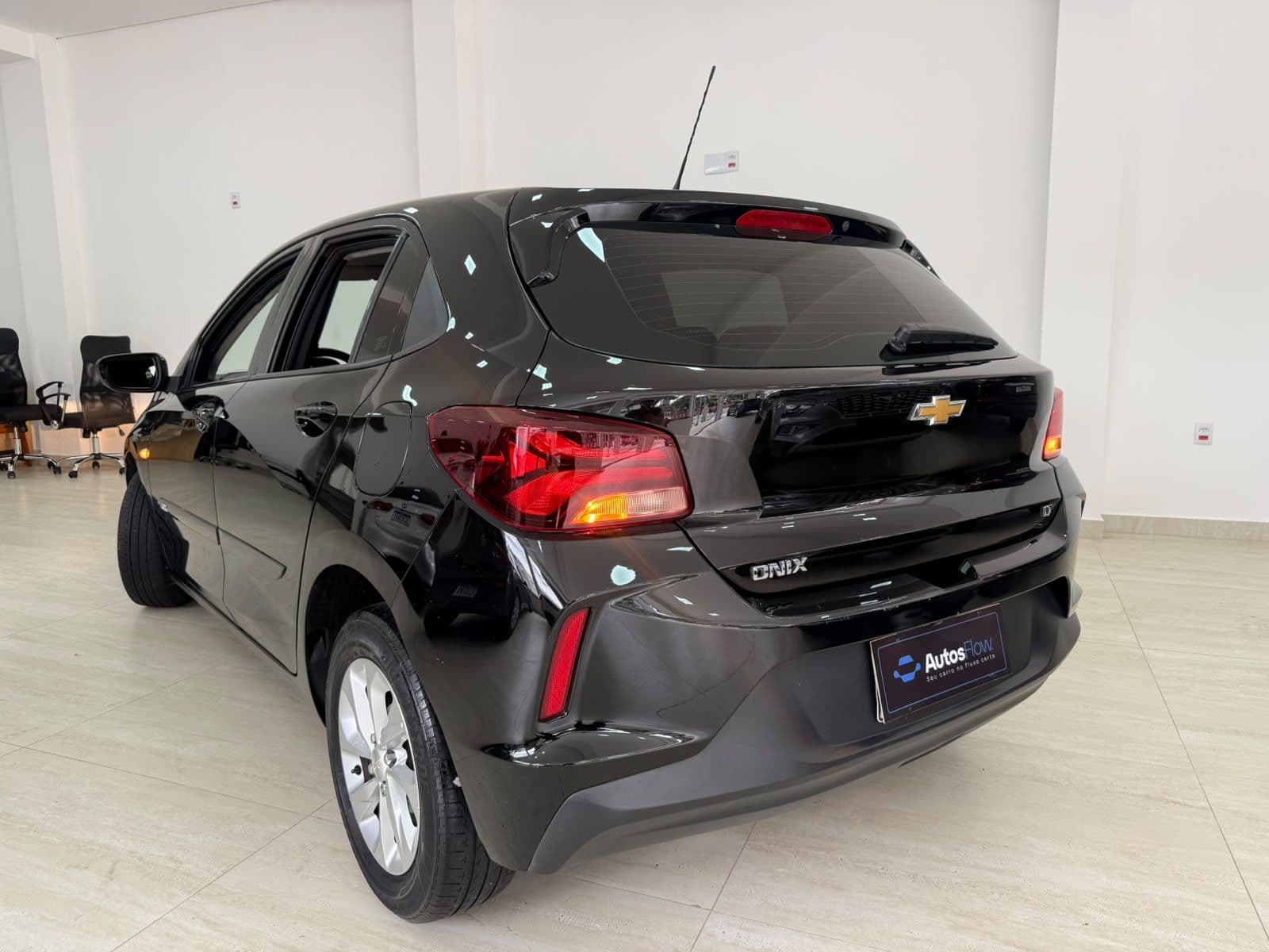 Chevrolet Onix 10MT LT2 — foto 8 de 17