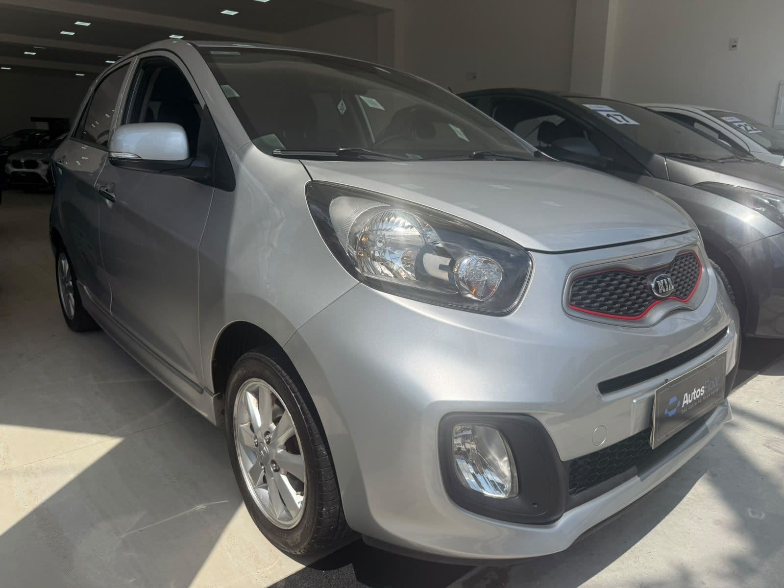 Kia Picanto EX 1.0 AT — foto 2 de 17
