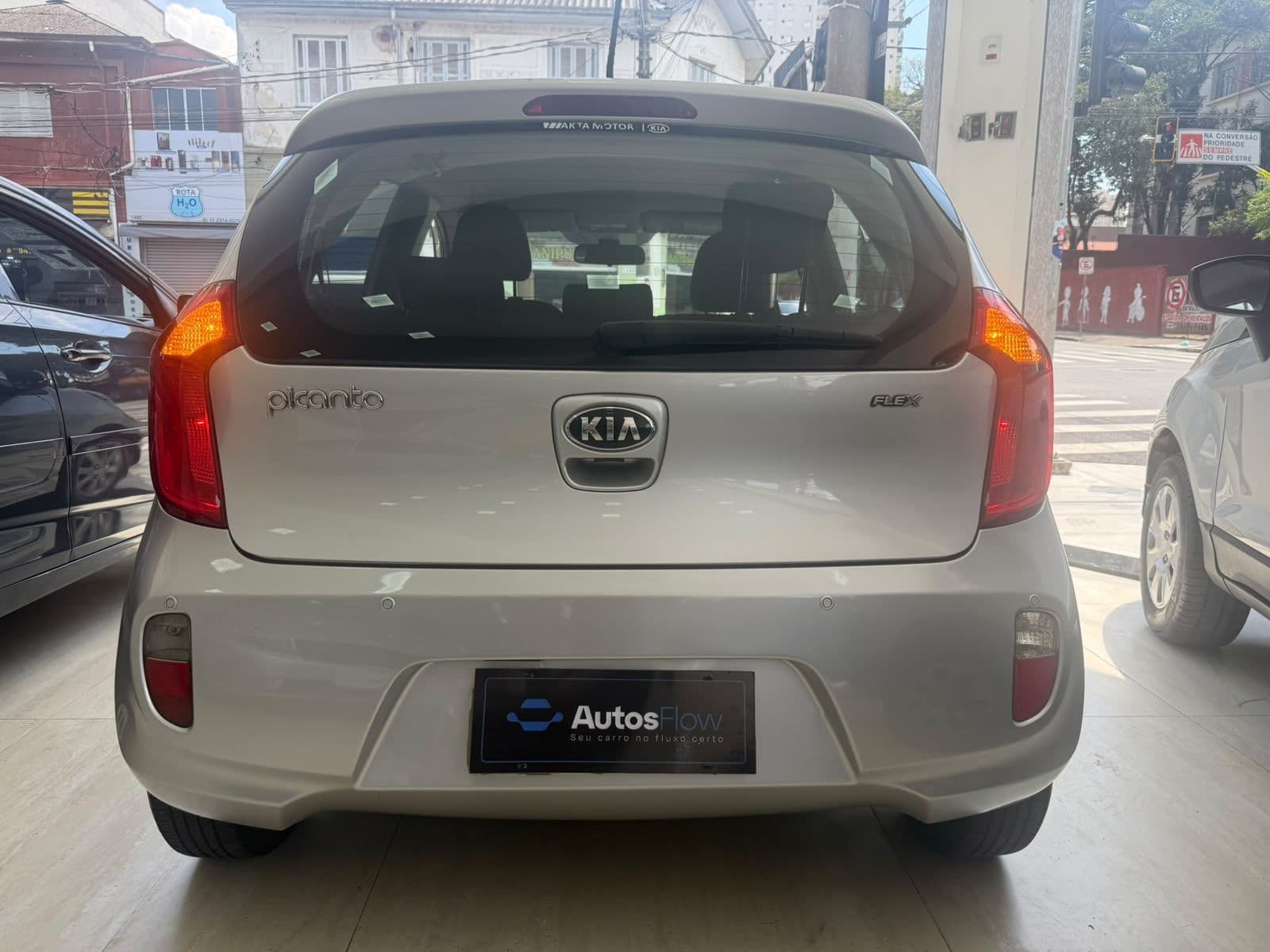 Kia Picanto EX 1.0 AT — foto 5 de 17