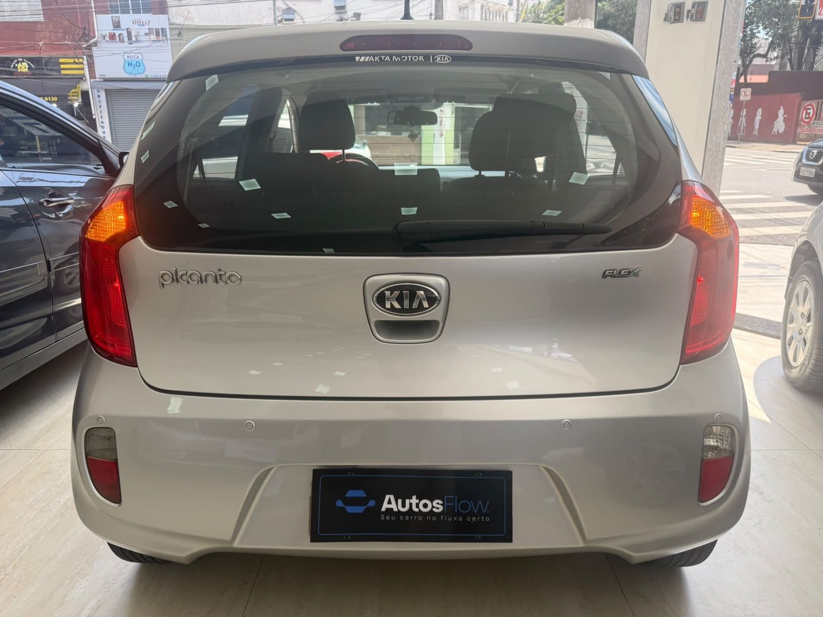 Kia Picanto EX 1.0 AT — foto 6 de 17