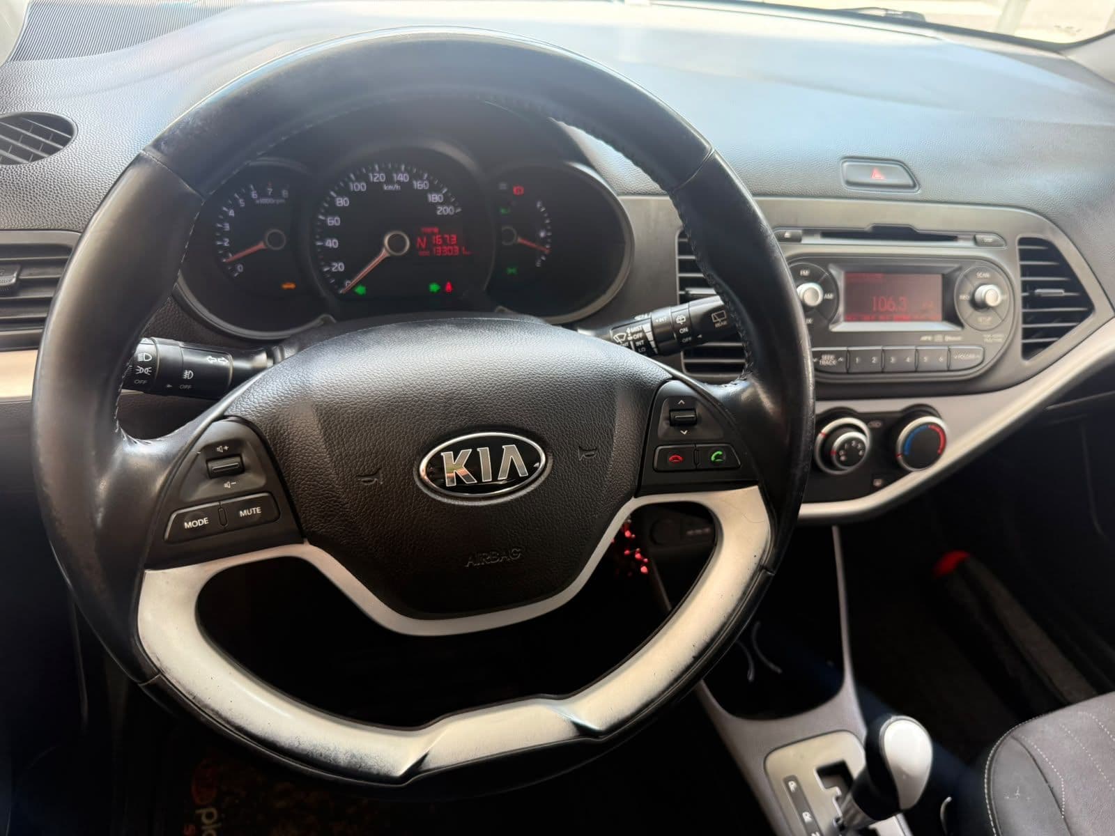 Kia Picanto EX 1.0 AT — foto 7 de 17