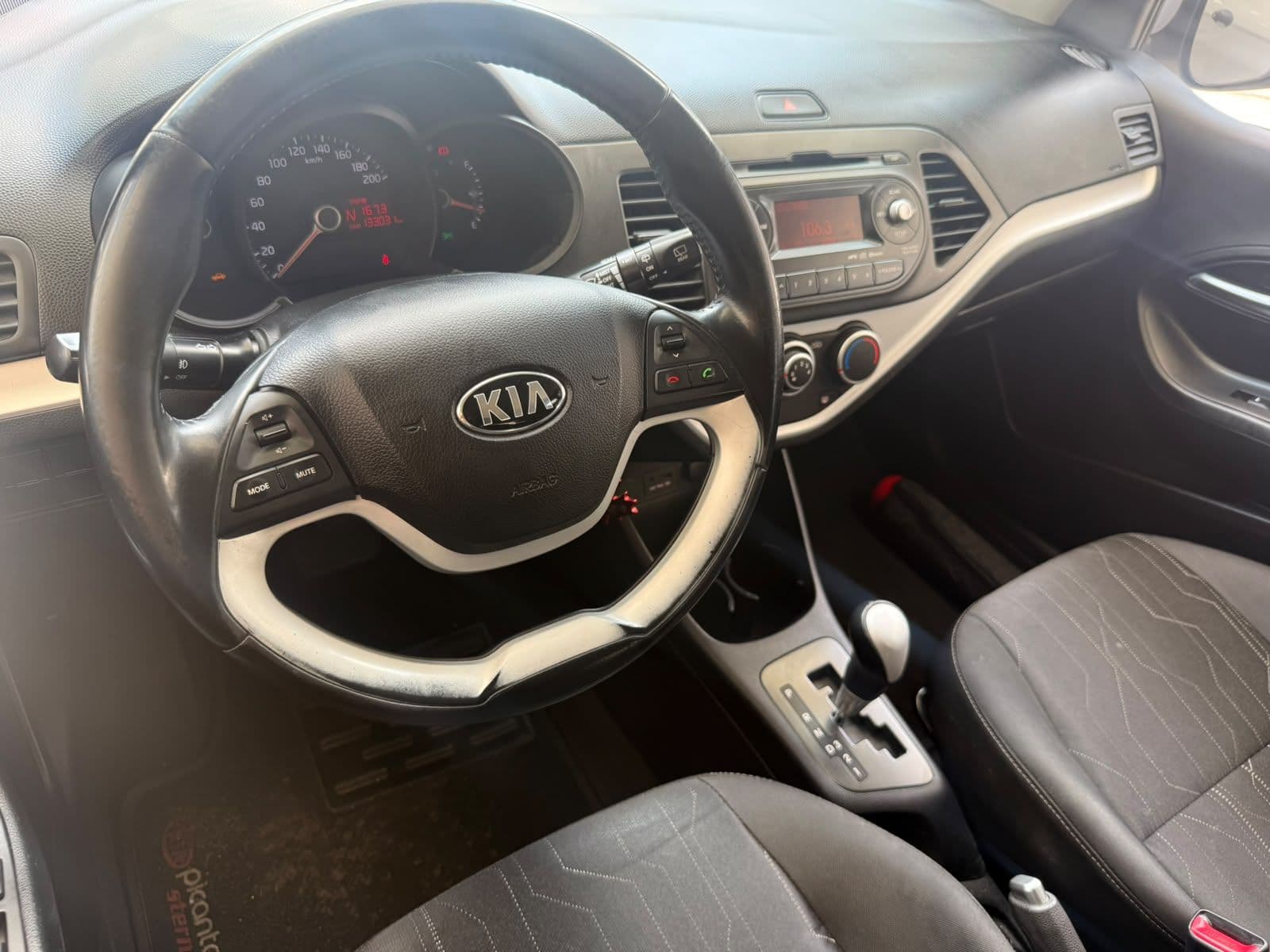Kia Picanto EX 1.0 AT — foto 8 de 17