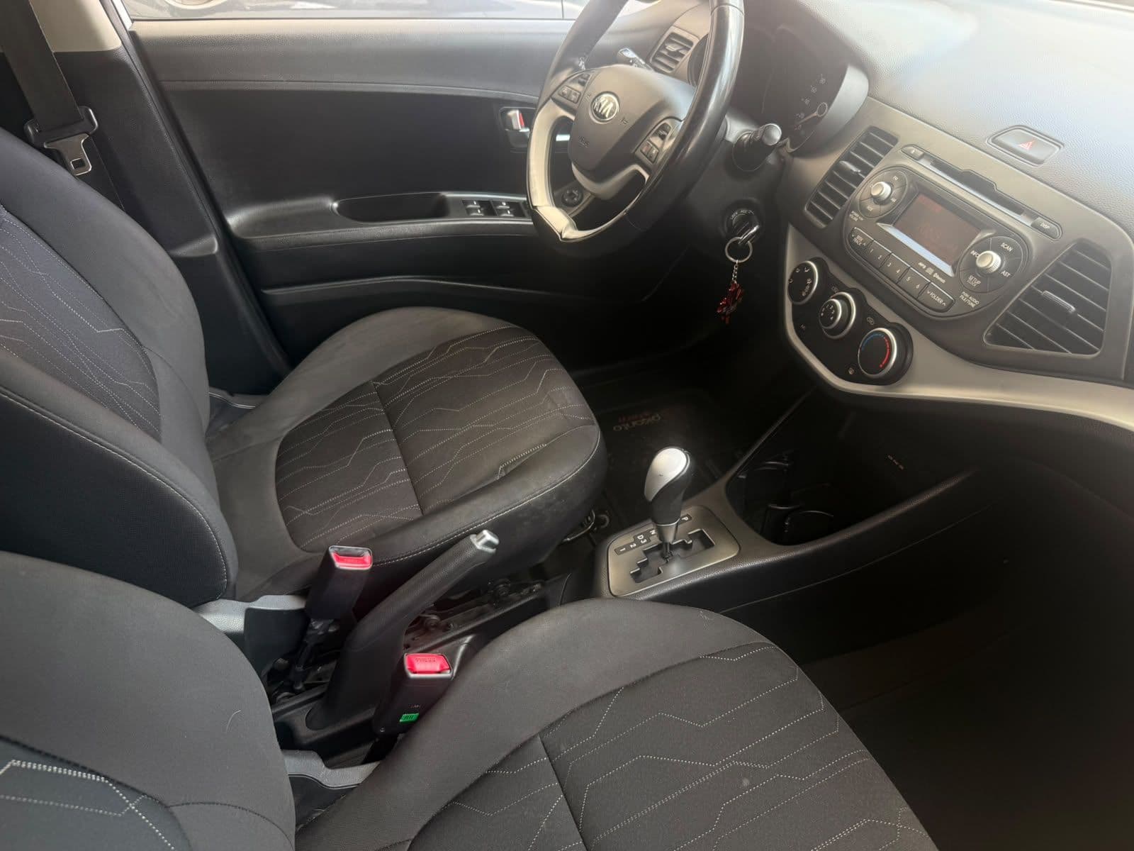 Kia Picanto EX 1.0 AT — foto 12 de 17
