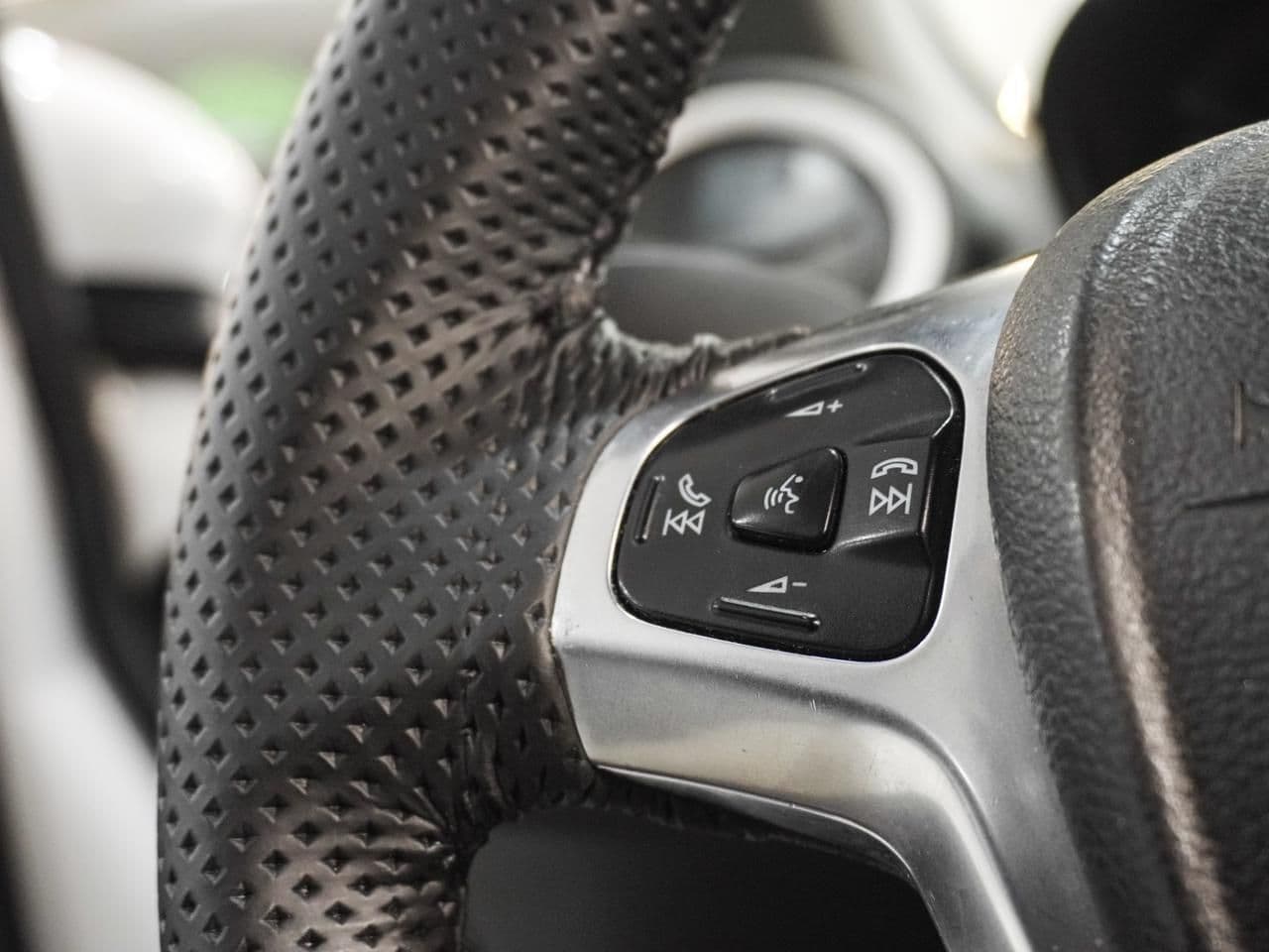 Ford Fiesta HA 1.6L Titanium — foto 18 de 19