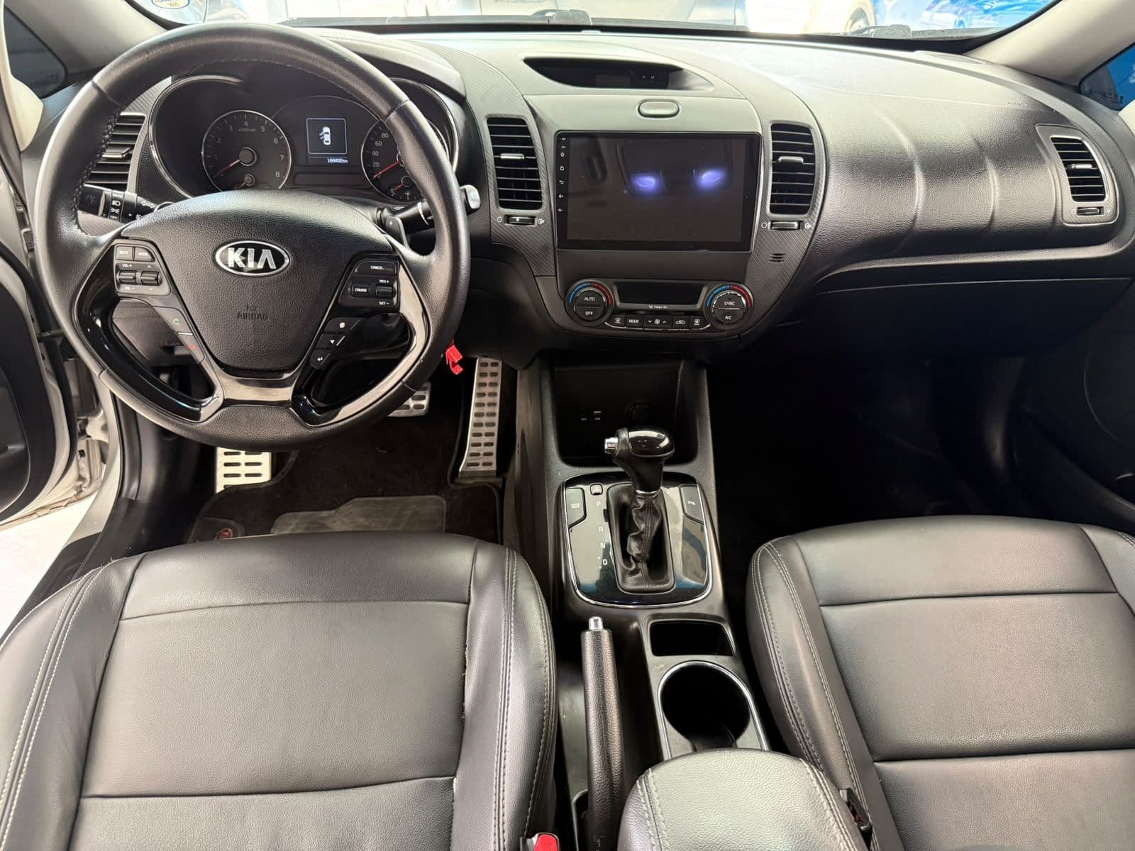 Kia Cerato 1.6 AT — foto 10 de 19